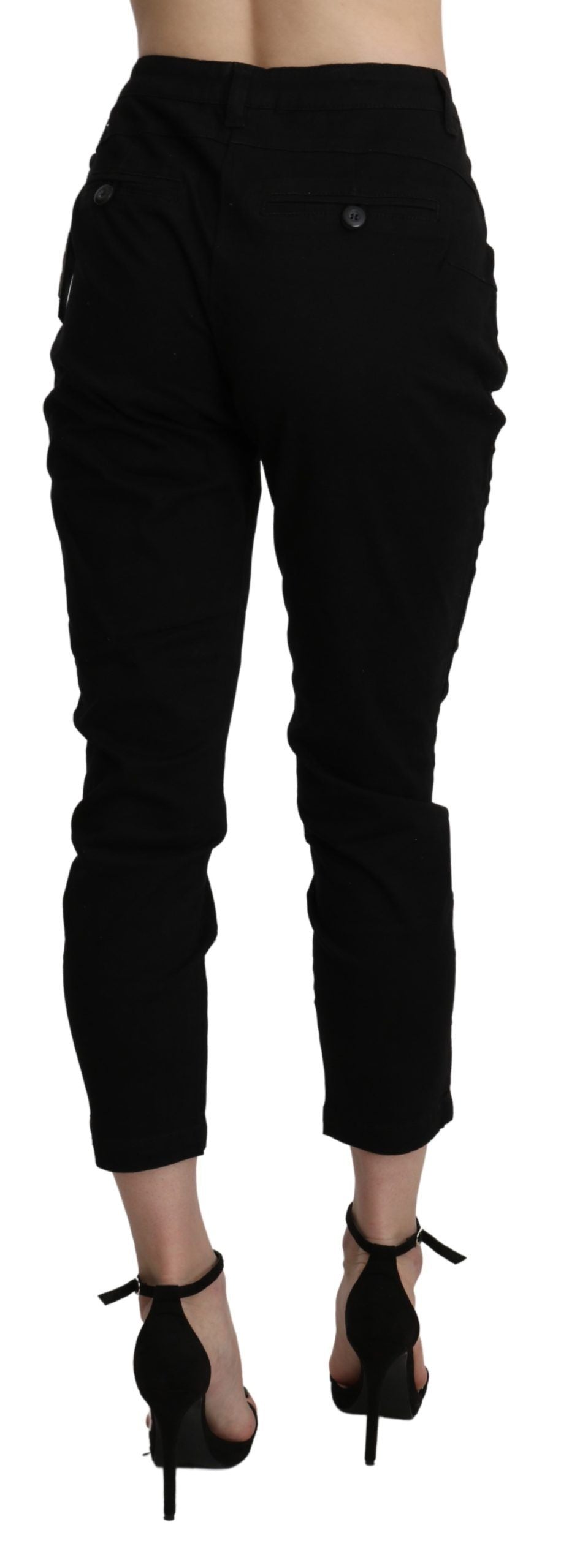 Acht – Schwarze, enge Caprihose aus Baumwolle mit hoher Taille und kurzem Schnitt