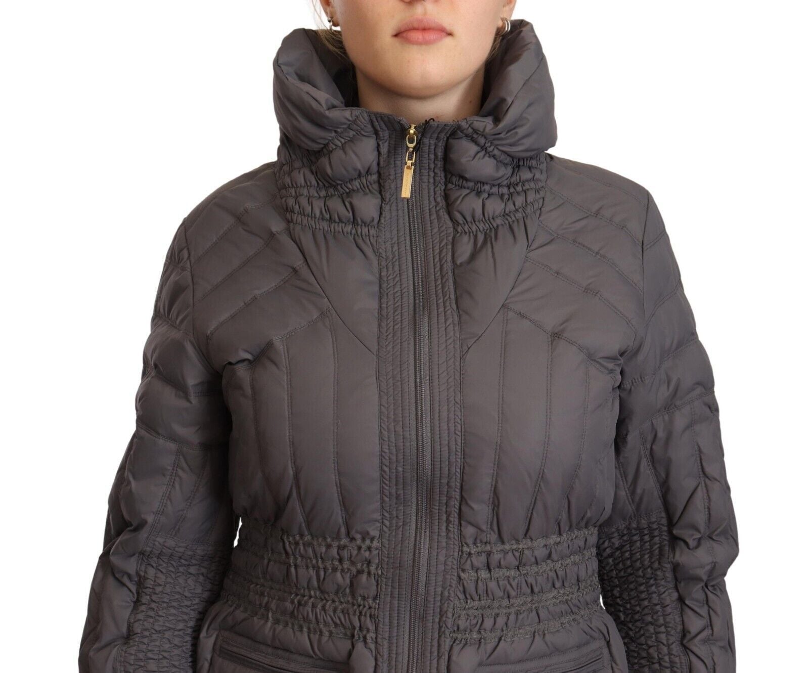 Roccobarocco – Graue, gesteppte Jacke mit langen Ärmeln und durchgehendem Reißverschluss und Logo-Patch