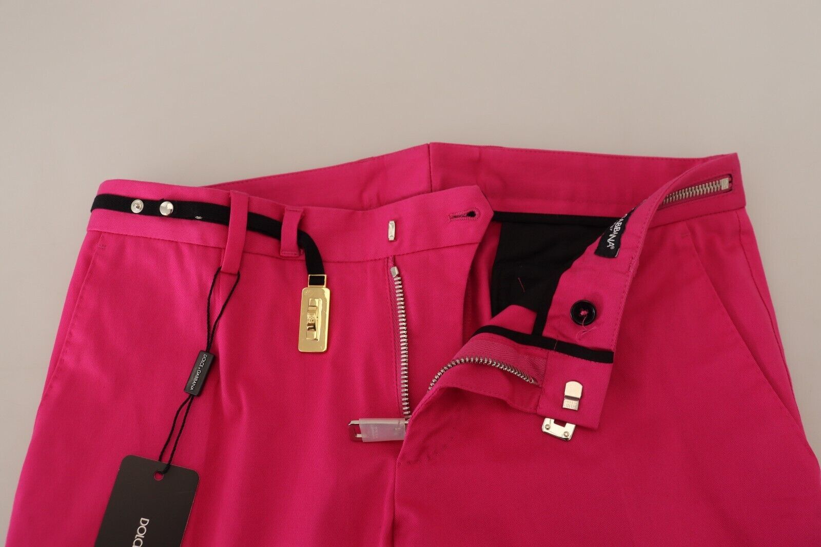 Pantalon Dolce & Gabbana rose avec boucle et fermeture éclair à la taille