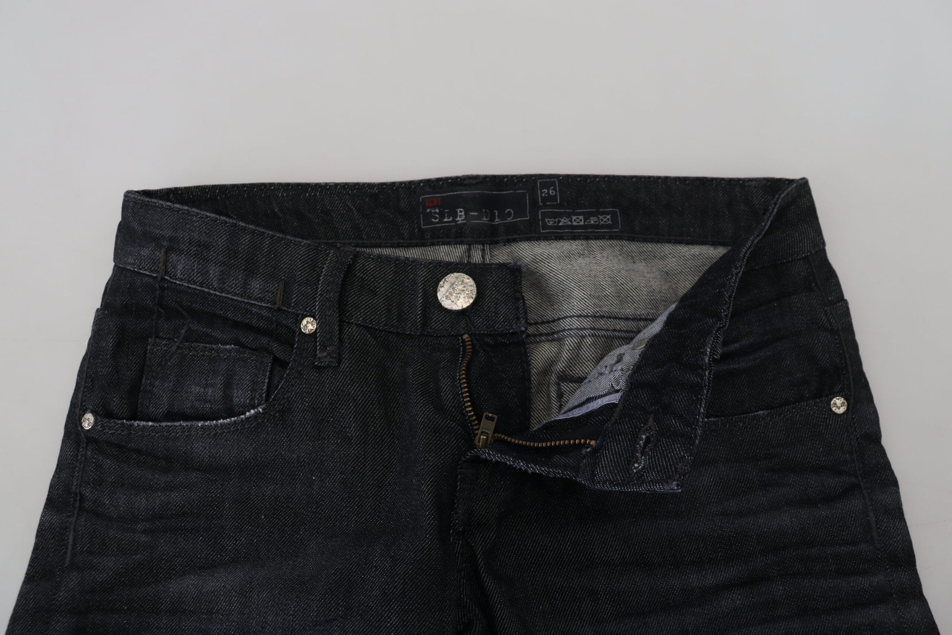 Acht Schwarze, schmal geschnittene Damen-Jeans aus Baumwolle mit niedriger Taille