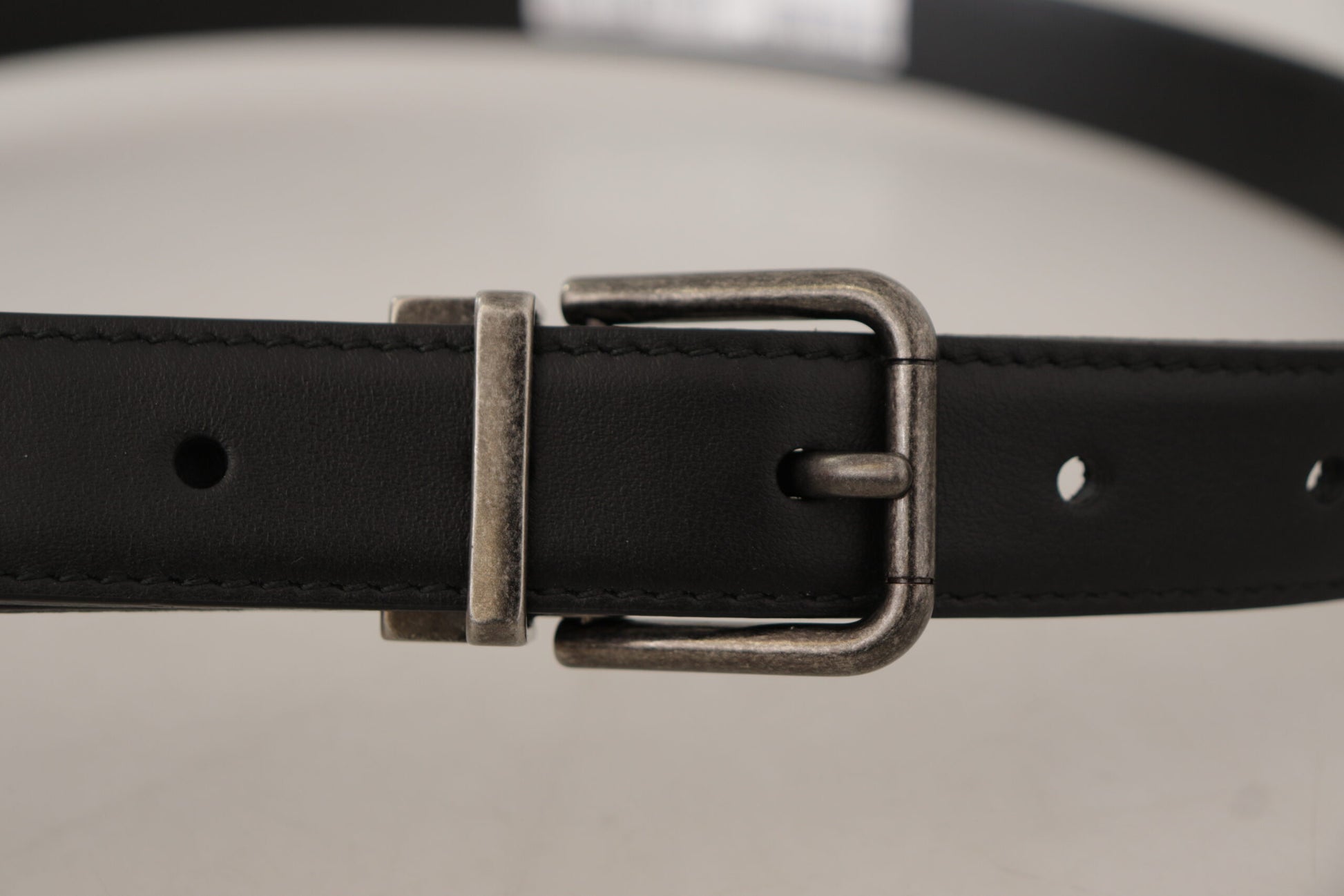 Ceinture Dolce & Gabbana en cuir noir uni avec boucle métallique logo vintage