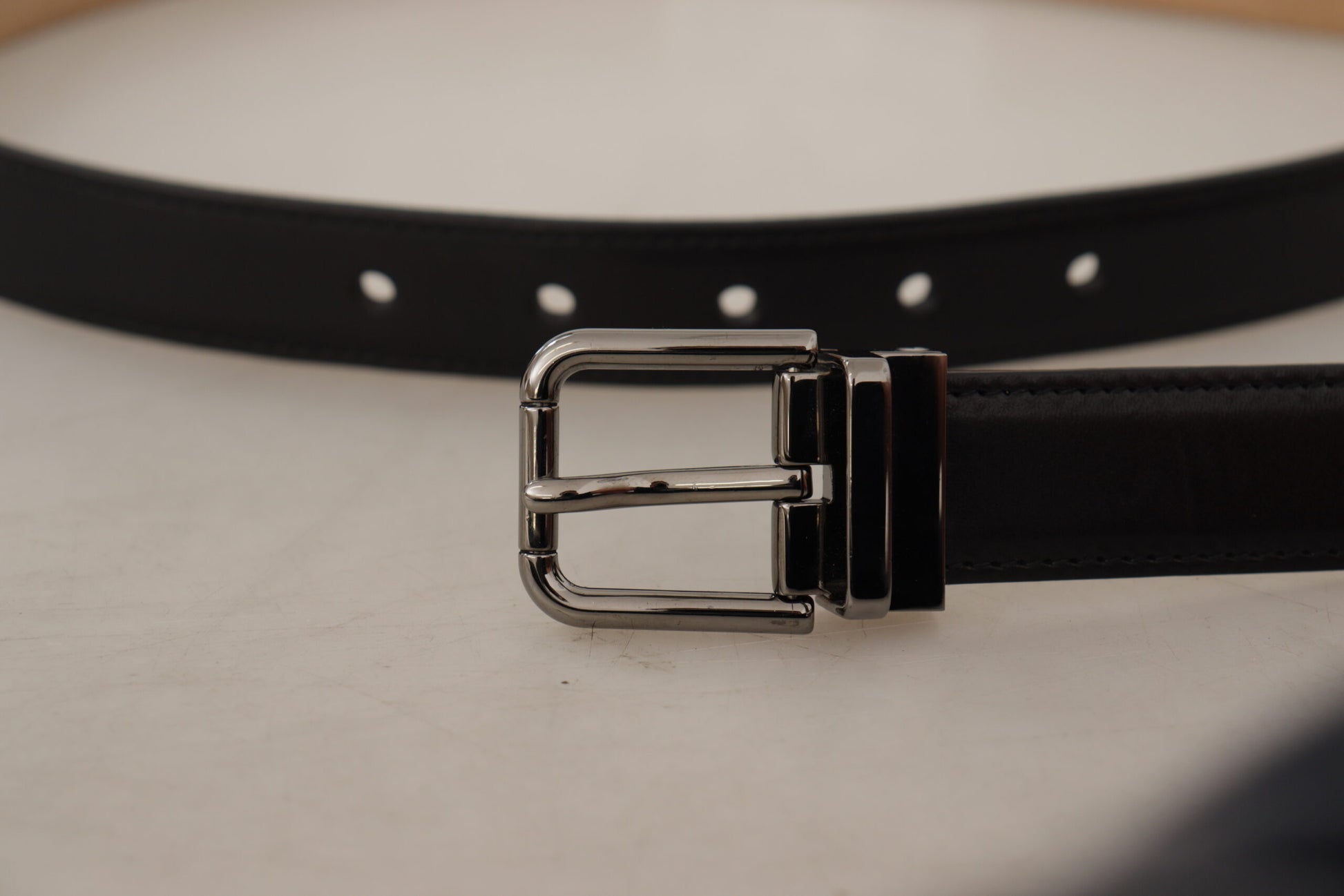 Ceinture Dolce & Gabbana en cuir de veau noir avec boucle en métal gravée du logo