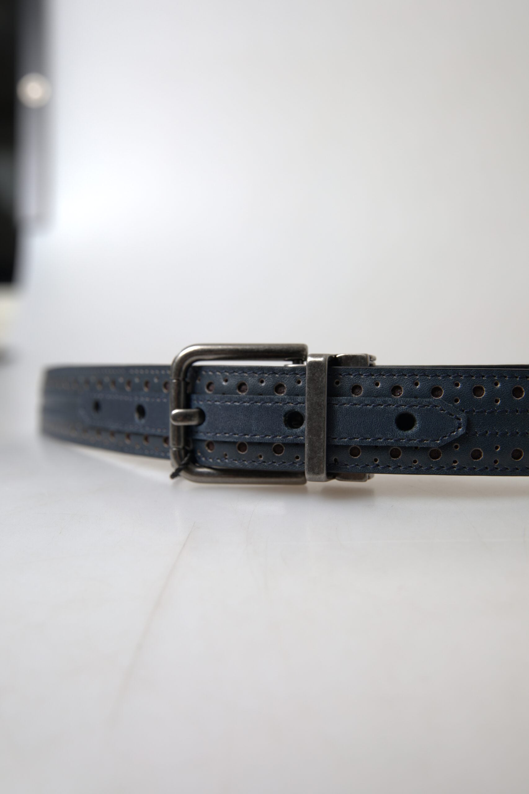Ceinture Dolce & Gabbana en cuir bleu perforé avec boucle en métal