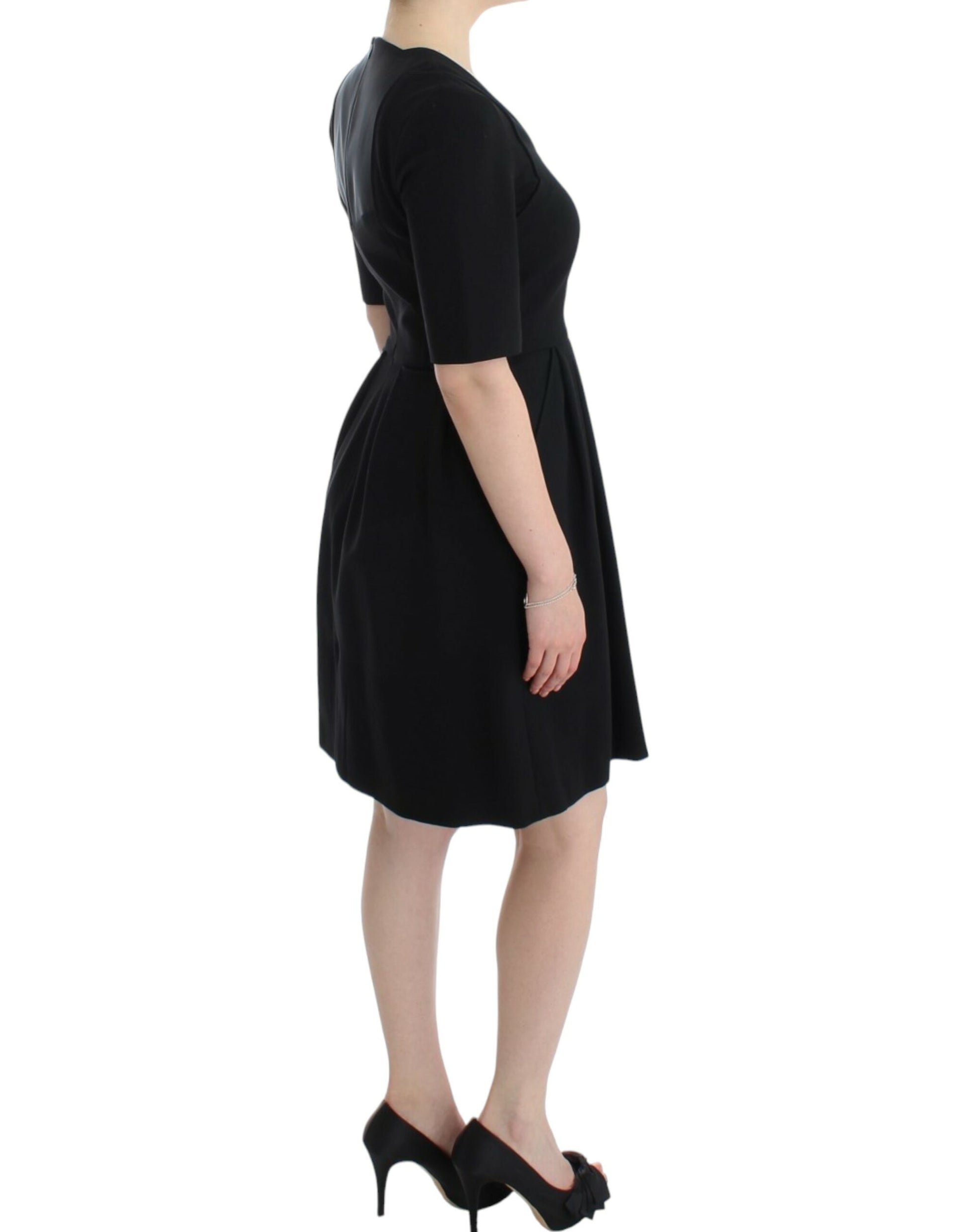 CO|TE Schwarzes kurzärmliges Venuskleid