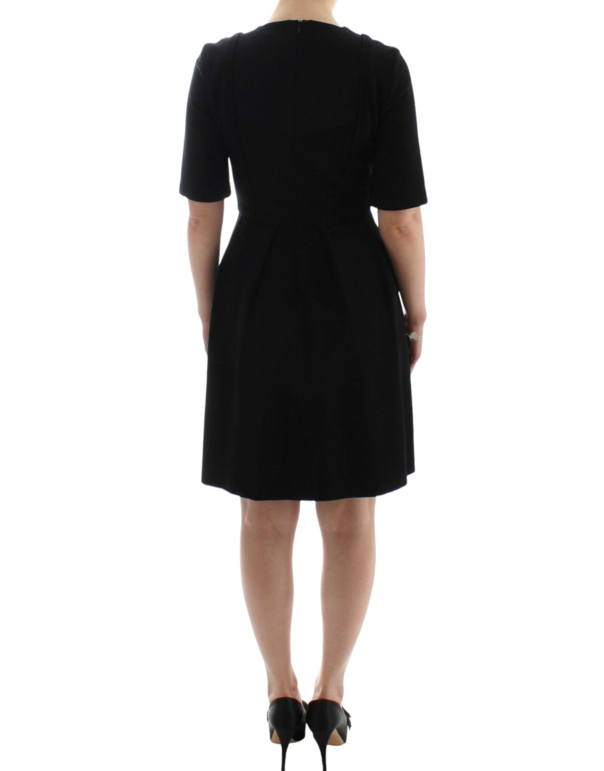 CO|TE Schwarzes kurzärmliges Venuskleid
