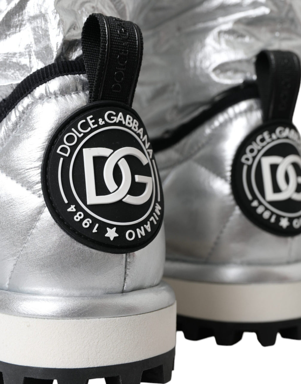 Chaussures bottes matelassées Dolce & Gabbana en cuir métallisé argenté avec logo