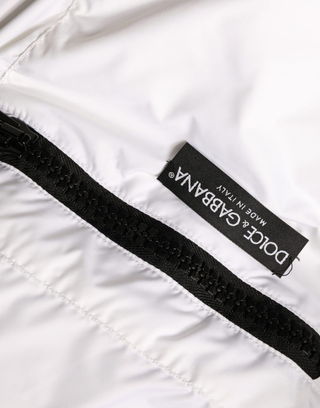 Dolce & Gabbana Weiße Steppjacke mit durchgehendem Reißverschluss