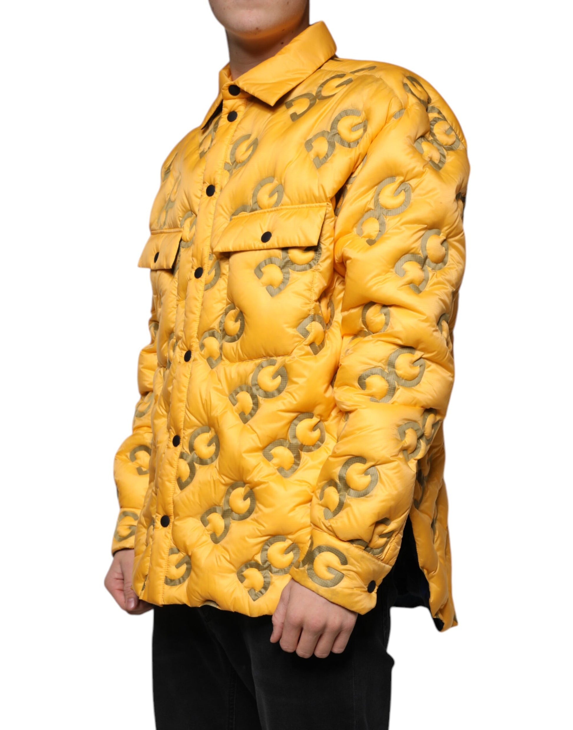 Blouson matelassé boutonné Dolce & Gabbana avec logo jaune