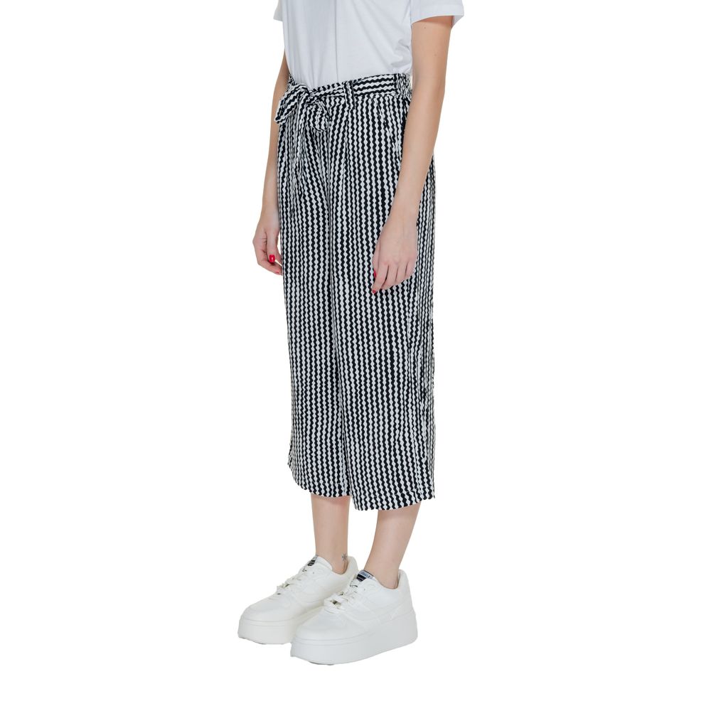 Only Black Cropped Pants for Women detail view