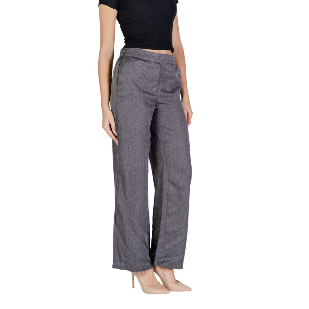 Jacqueline De Yong Grey Casual Pants for Women detail view