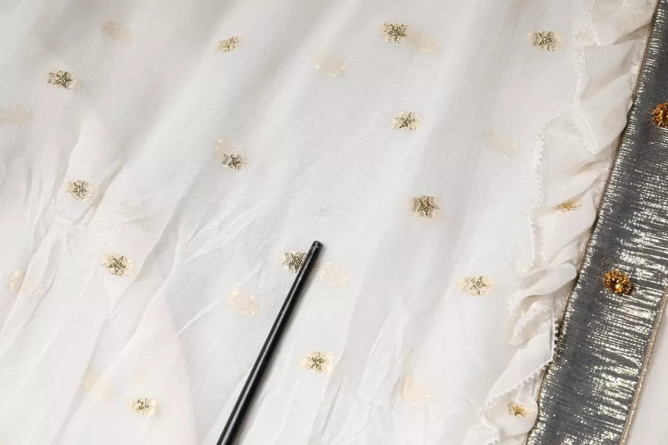 Chemisier Dolce & Gabbana en soie mélangée blanc cassé avec col lavallière