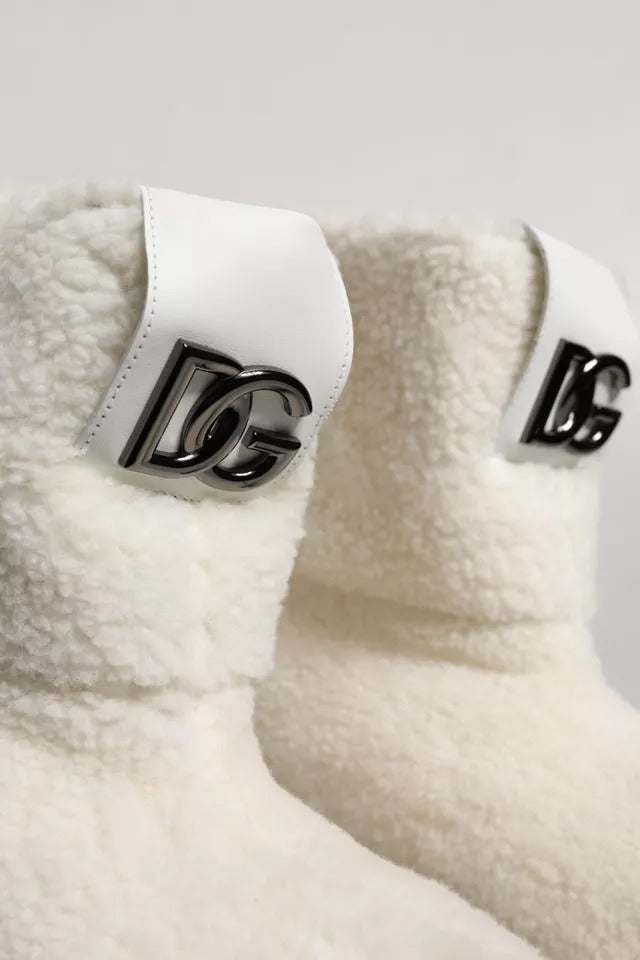 Dolce & Gabbana Weiße Plüsch-Logo Gepolsterte Wadenhohe Stiefel Schuhe