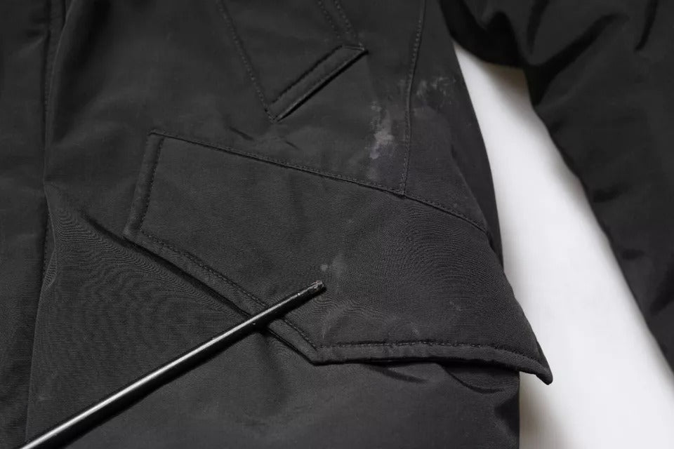 Woolrich – Schwarze, langärmlige Manteljacke aus Pelz und Lammfell mit Kapuze