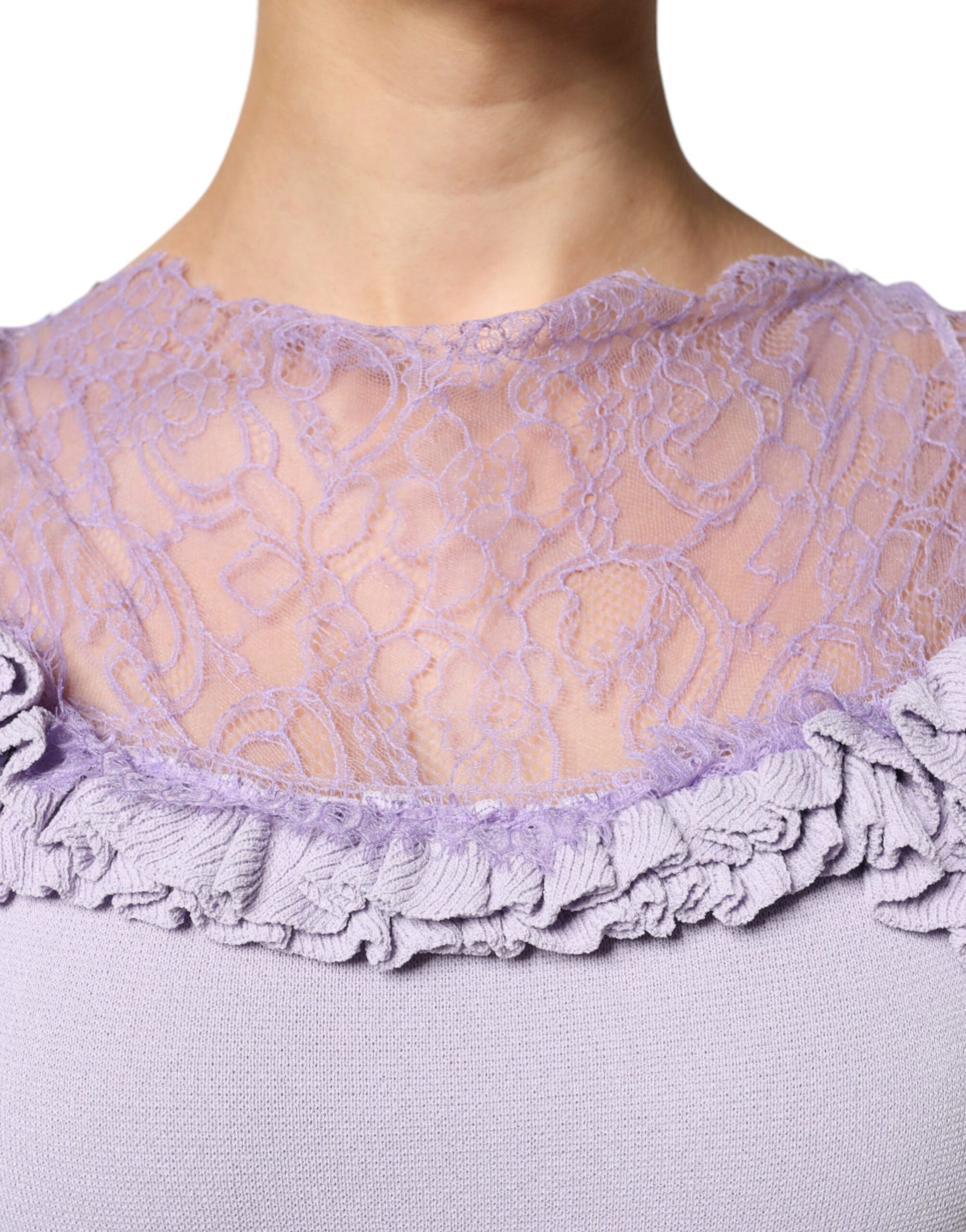 Blumarine – Lilafarbenes A-Linien-Midikleid mit kurzen Ärmeln und floralem Spitzenbesatz