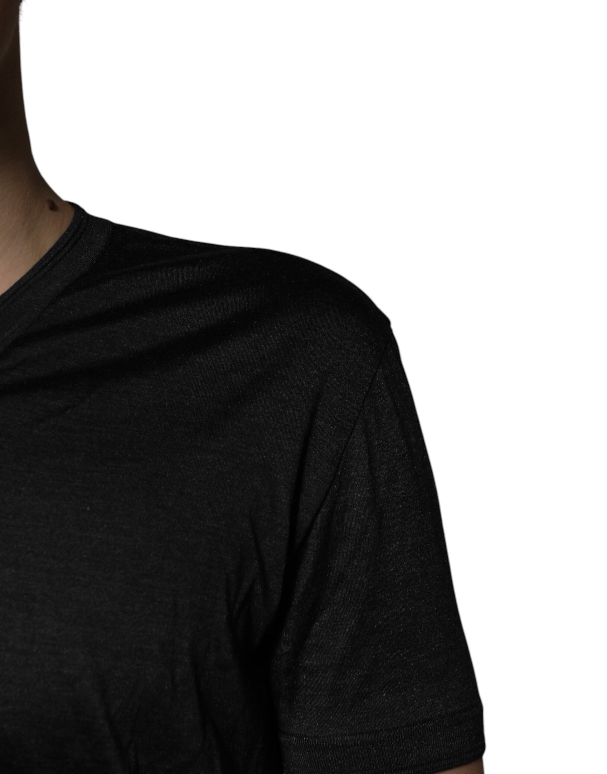 T-shirt Dolce & Gabbana gris foncé en soie à col en V et manches courtes