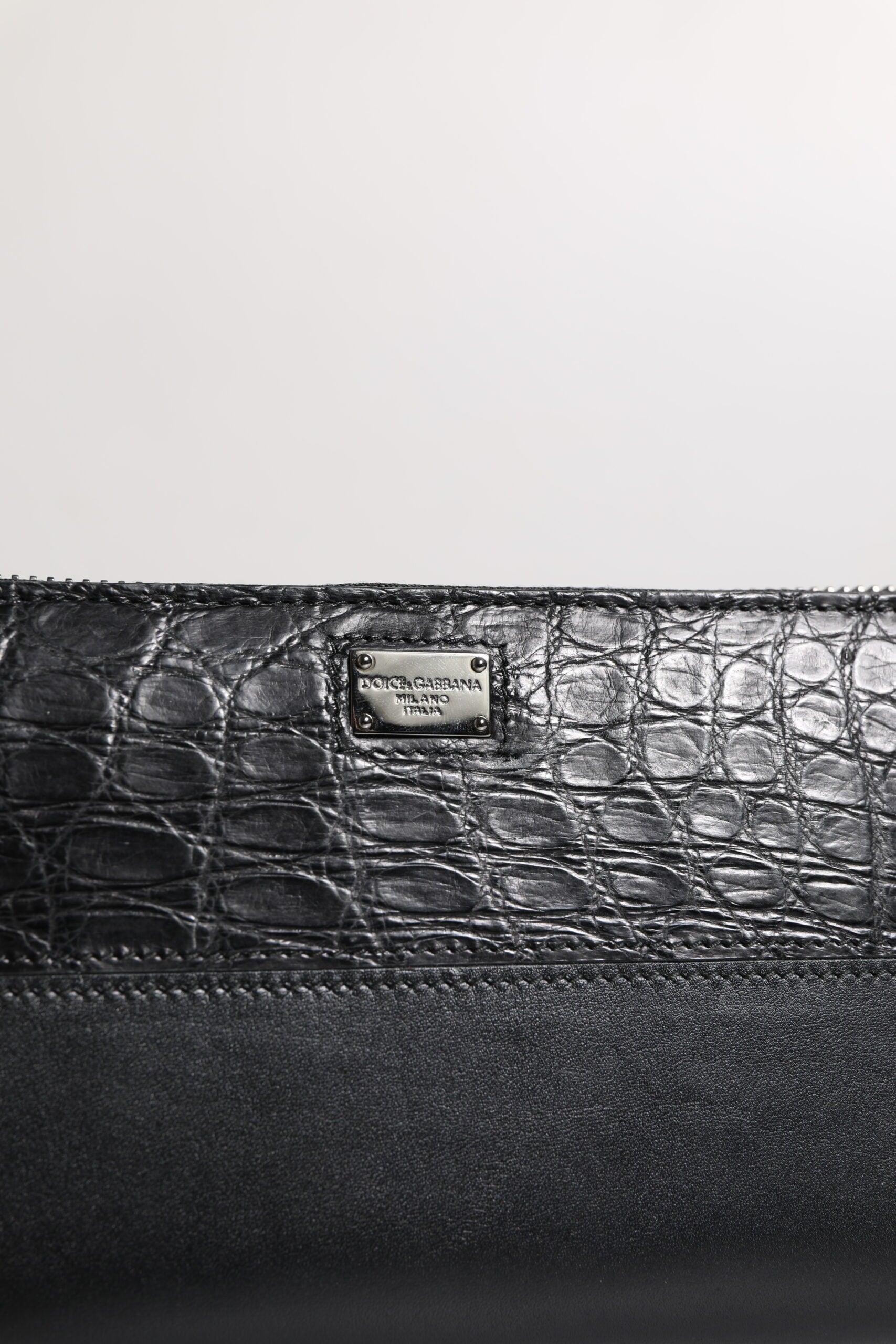 Portefeuille Continental zippé Dolce & Gabbana en cuir noir avec plaque logo