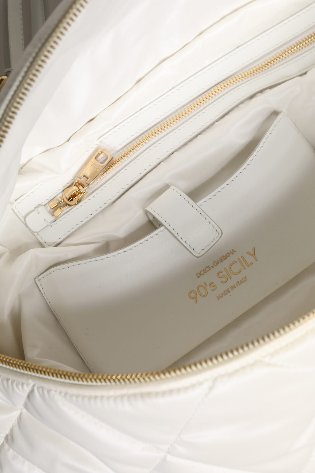 Dolce & Gabbana Weiße gesteppte Logo-Gürteltasche