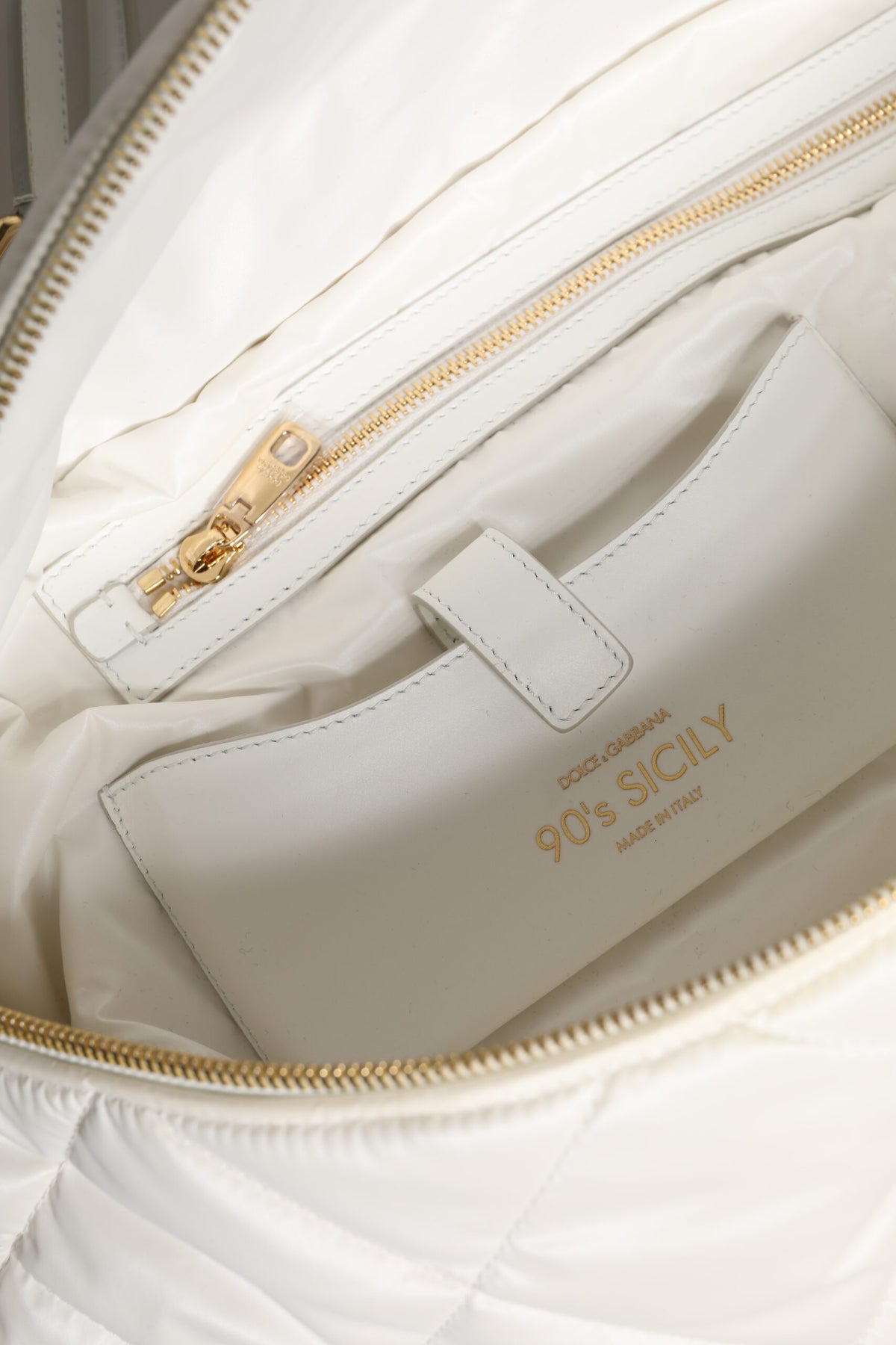 Dolce & Gabbana Weiße gesteppte Logo-Gürteltasche