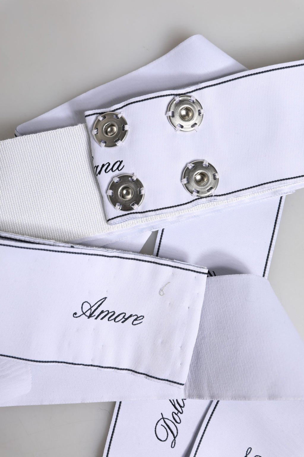 Ceinture Dolce & Gabbana Blanche avec Ruban à la Taille, Grand Nœud et Logo