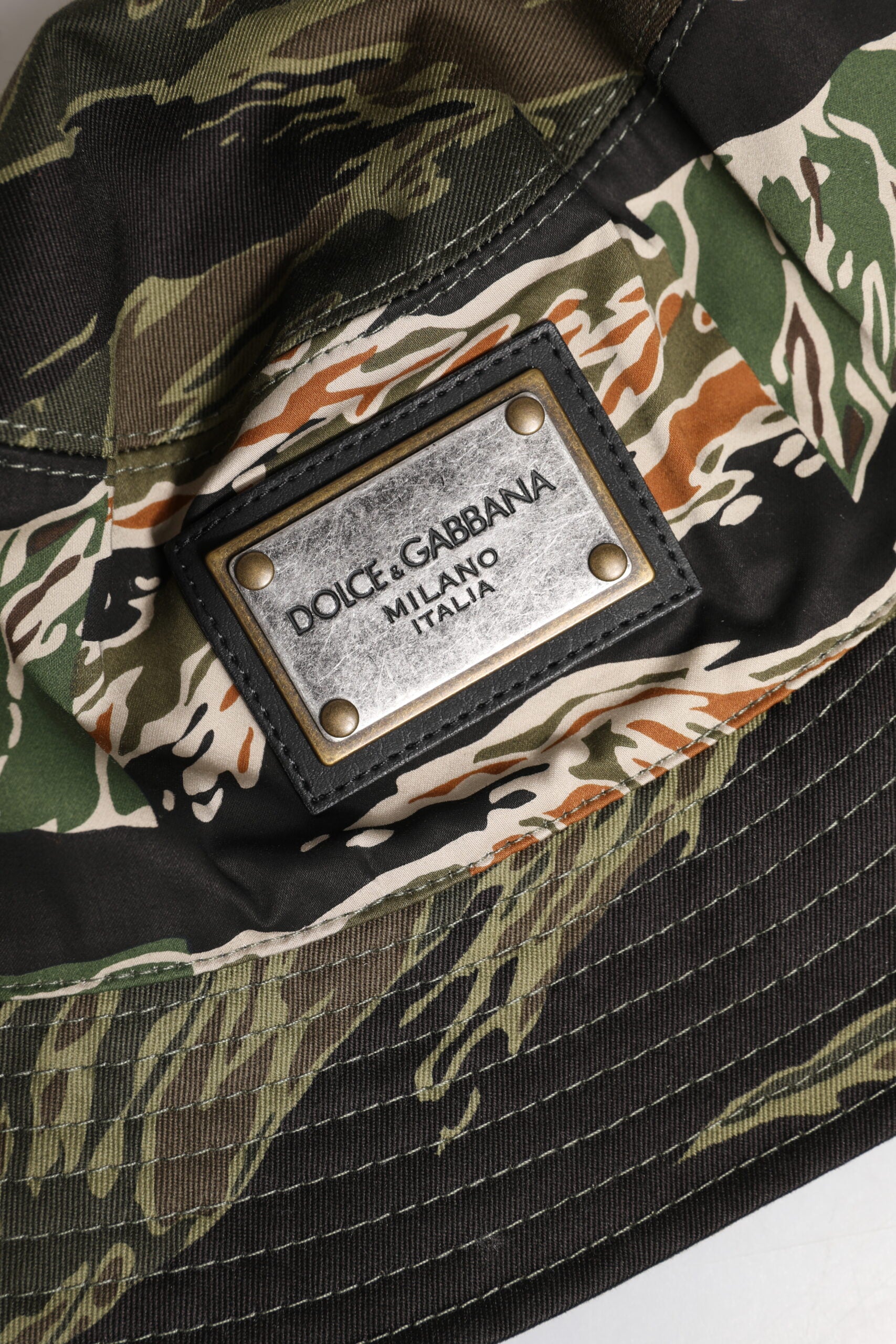 Chapeau bob Dolce & Gabbana à large bord, plaque DG multicolore