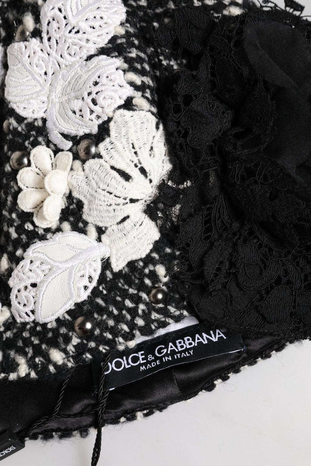 Chapeau Cloche Dolce & Gabbana en Laine Noire Orné de Fleurs Blanches