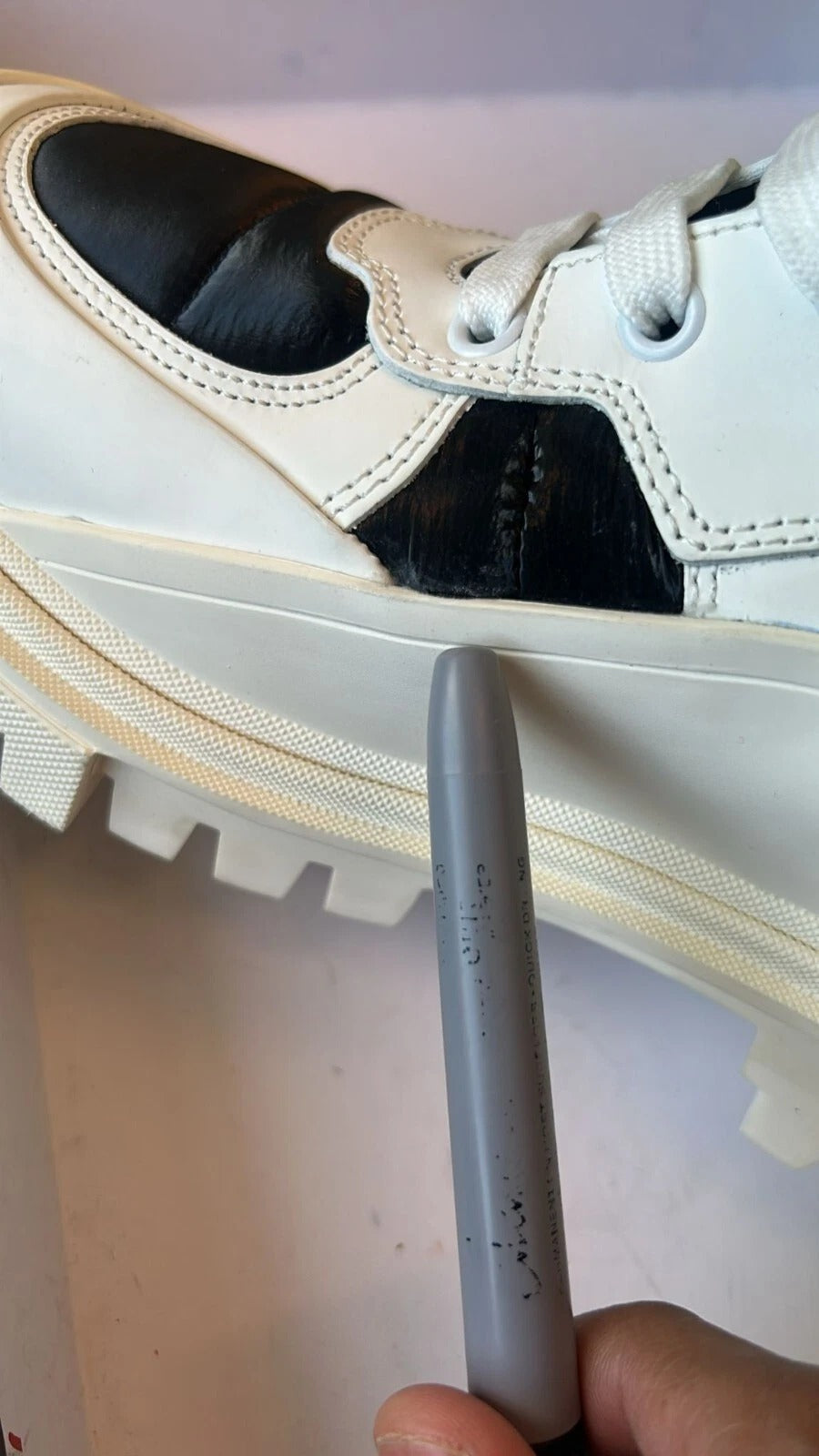 Dolce & Gabbana Weiße gepolsterte wadenhohe Schnürstiefel