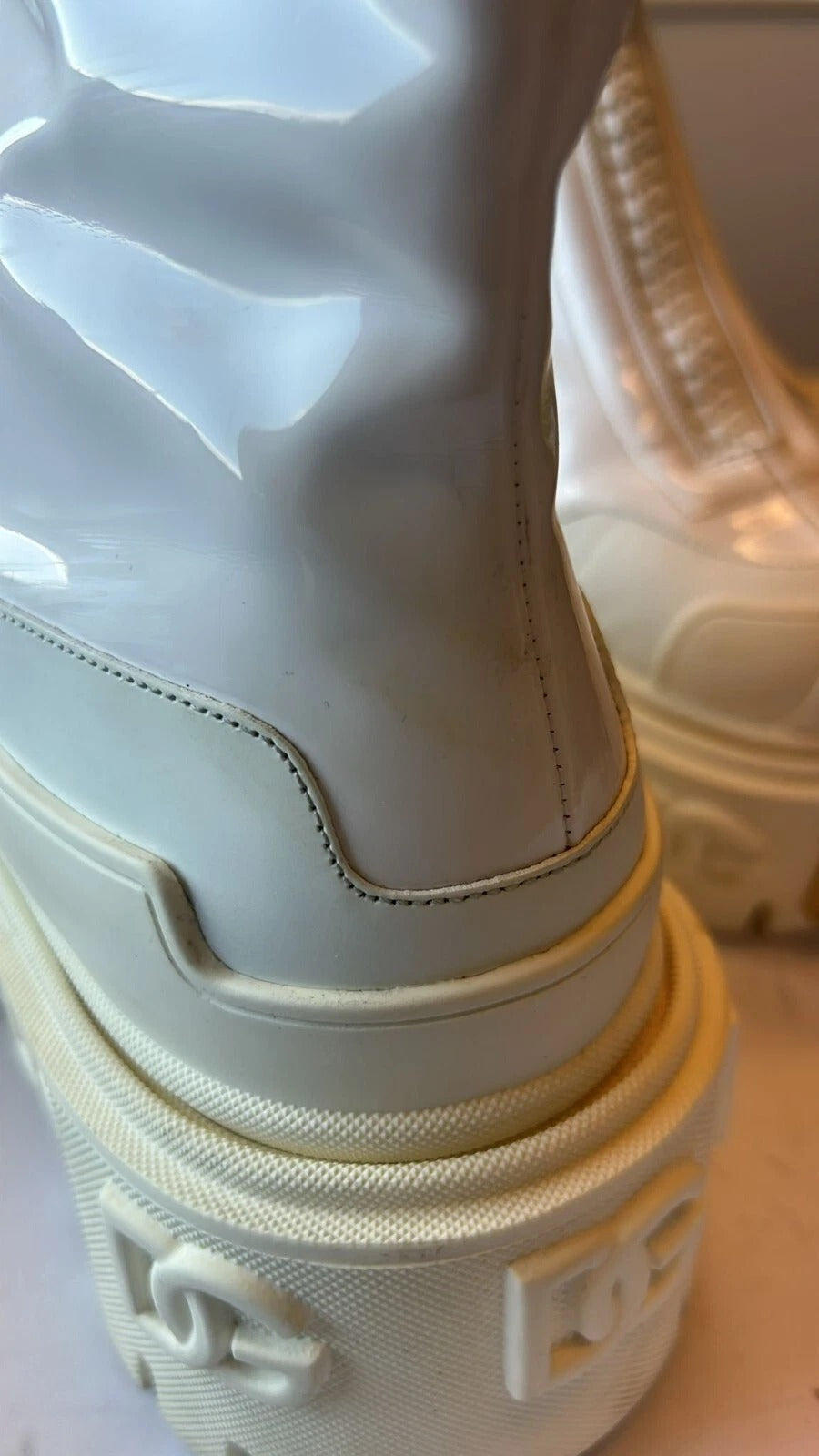 Dolce & Gabbana Weiße Leder Stiefel mit Gummi-Logo