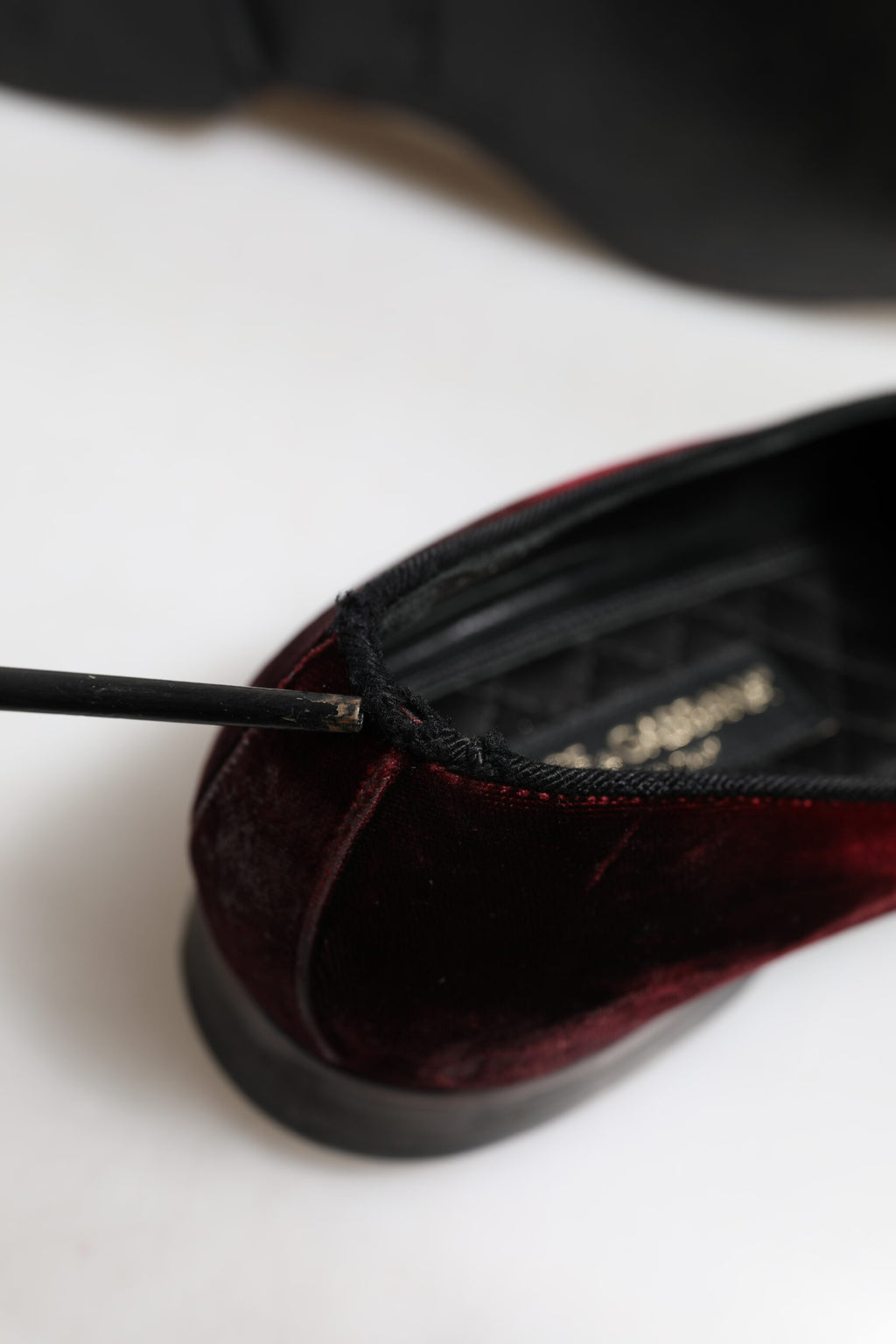 Dolce & Gabbana Mocassins habillés en velours rouge pour hommes