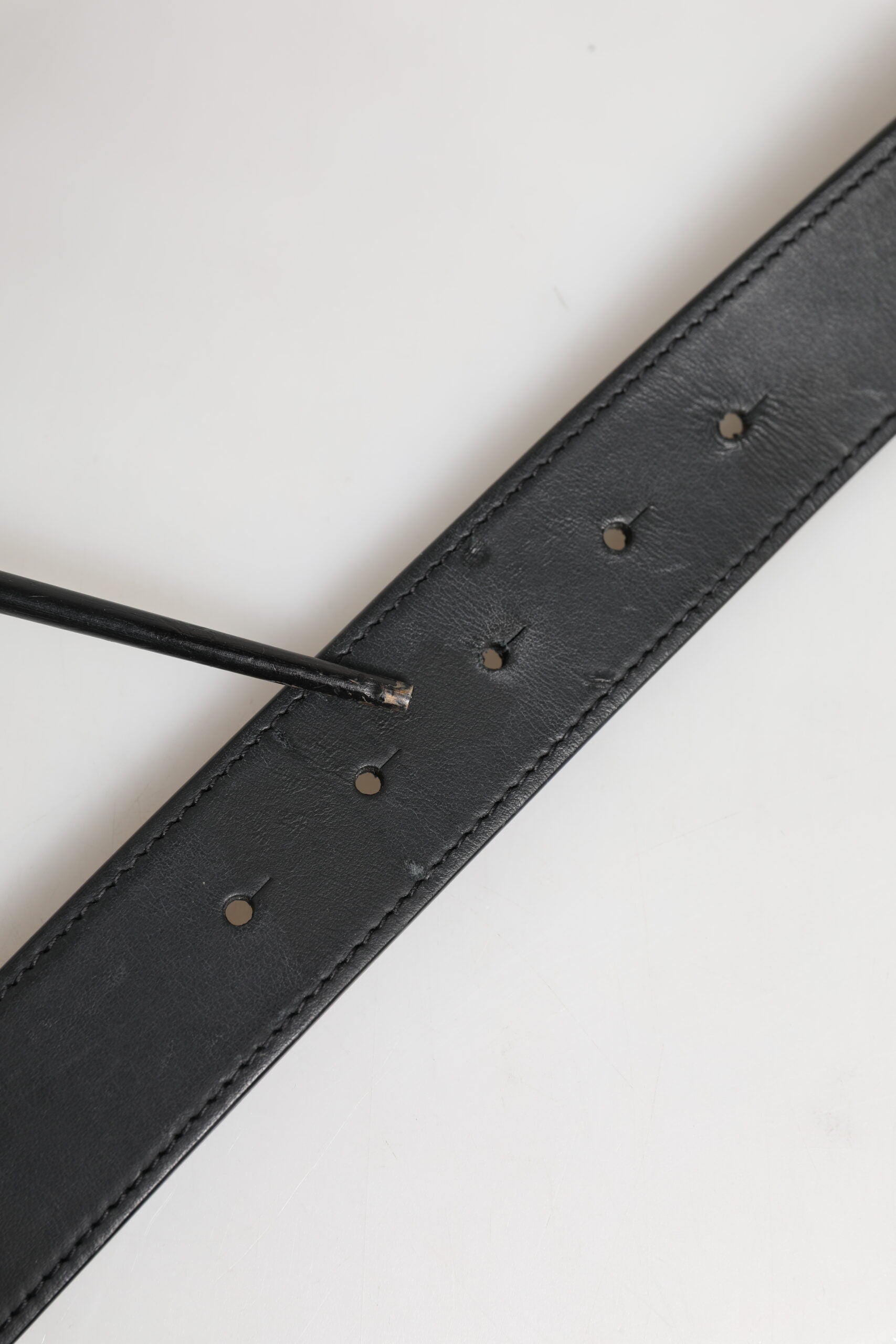 Dolce &amp; Gabbana – Klassischer Gürtel aus schwarzem Leder mit Metall-Logoschnalle
