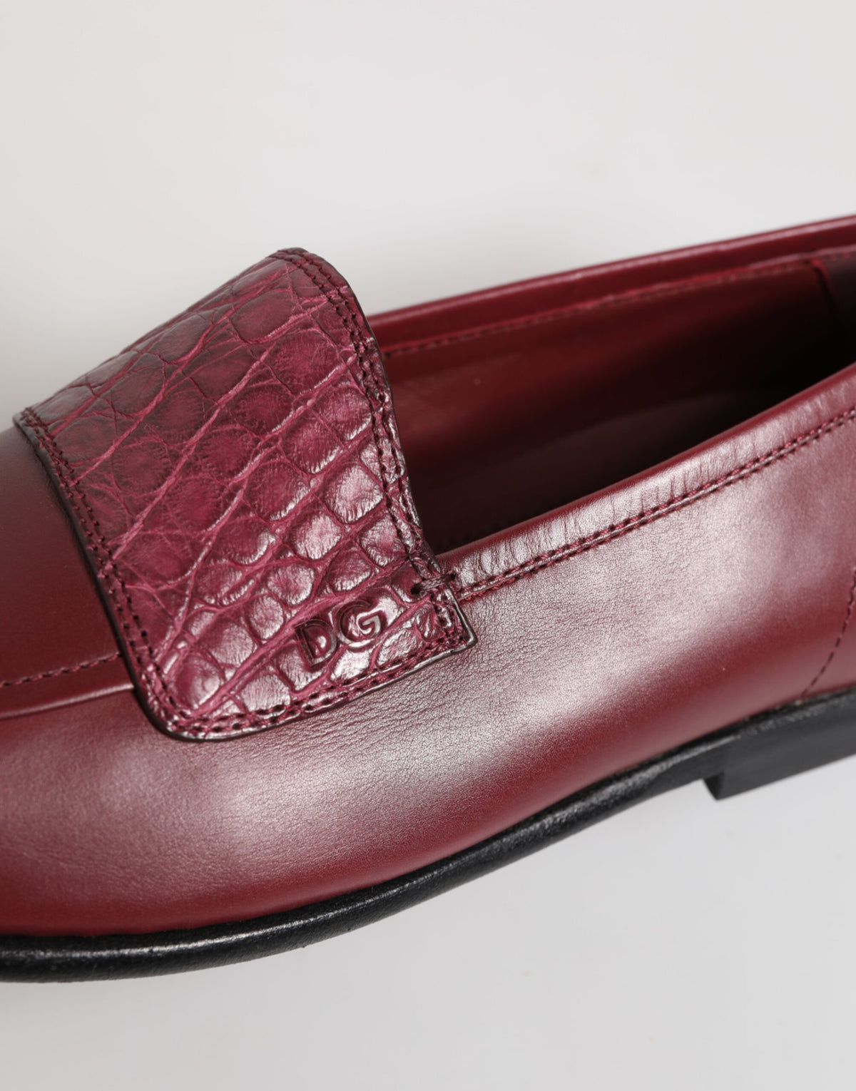 Dolce & Gabbana Burgunderrote Leder-Slipper