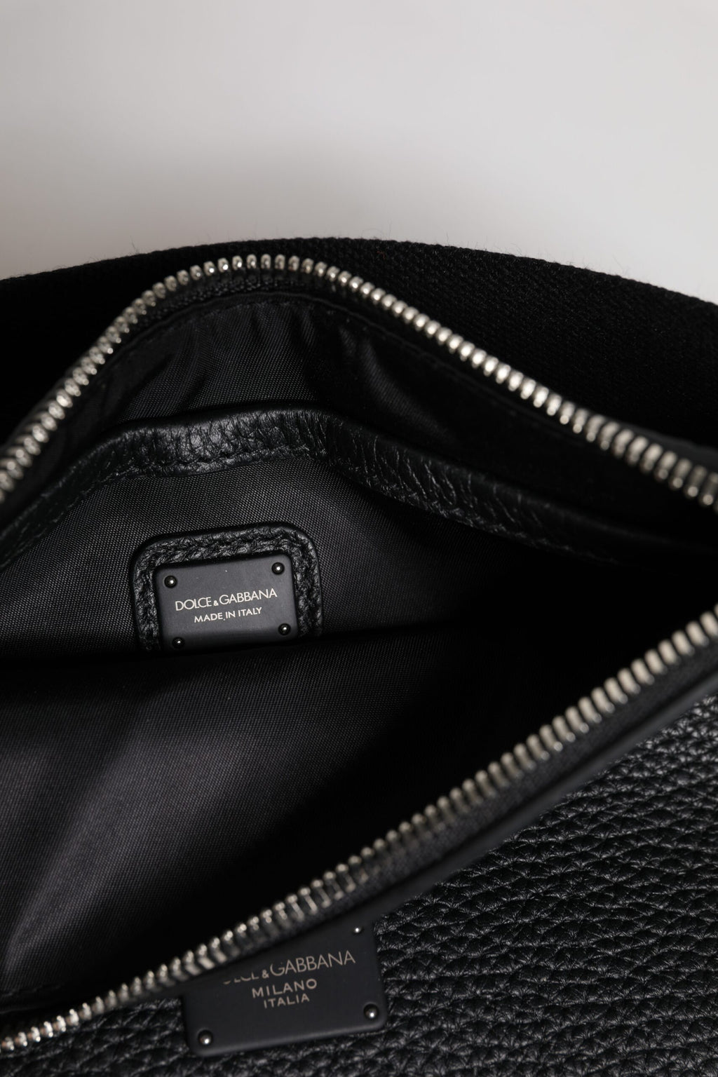 Dolce &amp; Gabbana – Gürteltasche aus schwarzem Leder mit Logoprägung