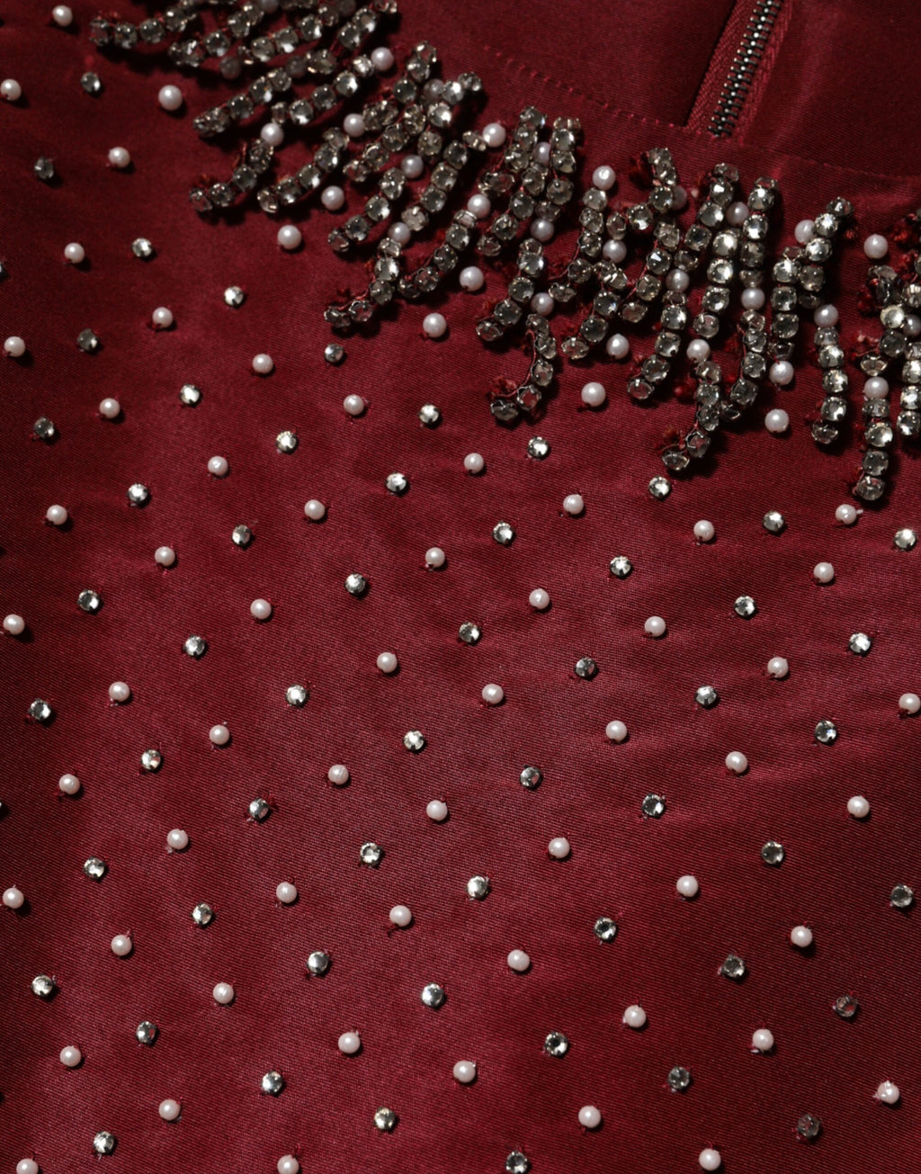 Robe de soirée Dolce & Gabbana en soie bordeaux brodée de perles