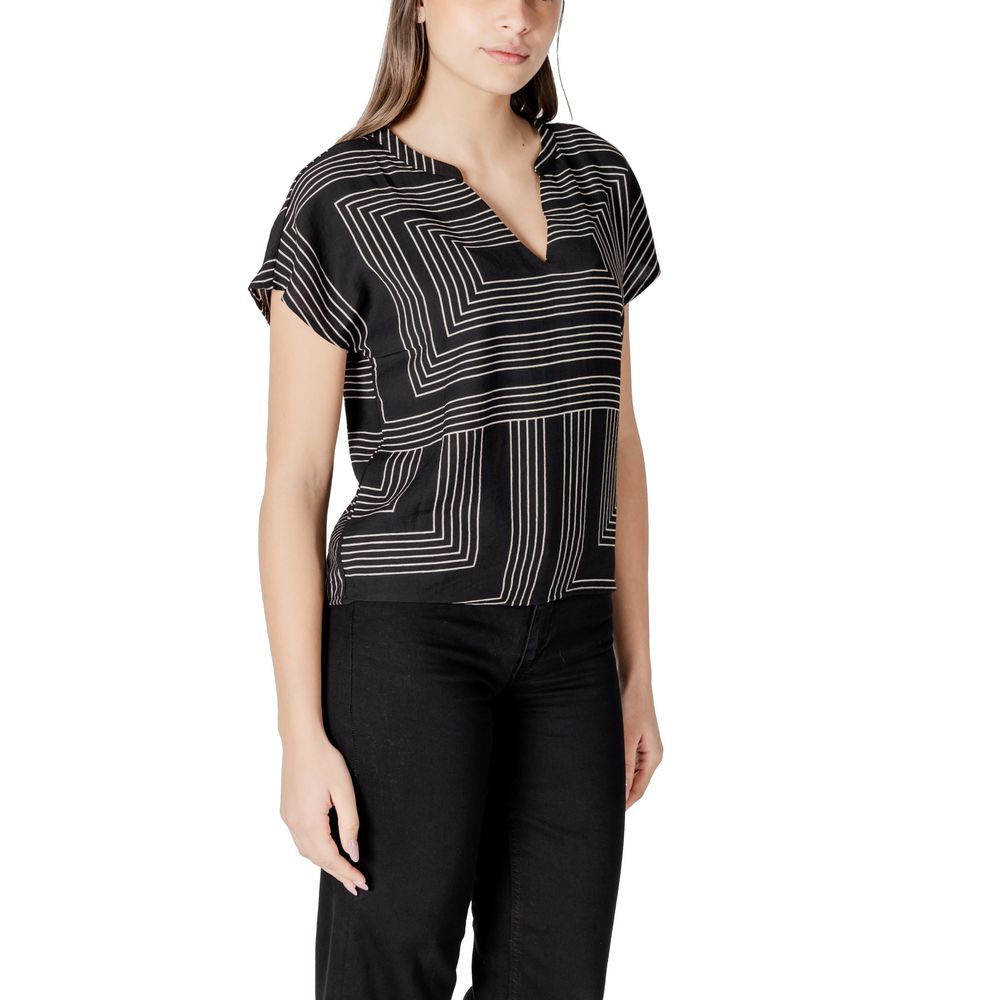 Jacqueline De Yong Black T-Shirts for Women detail view