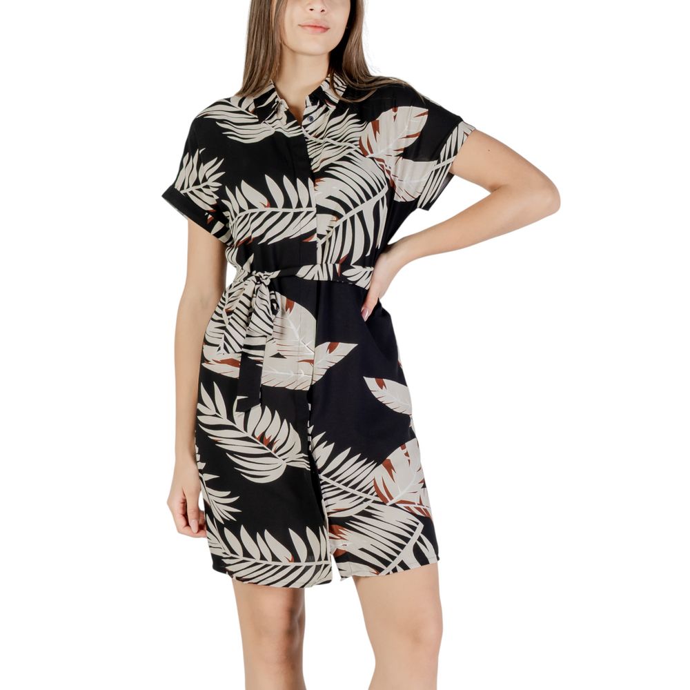Vero Moda Beige Short for Women detail view