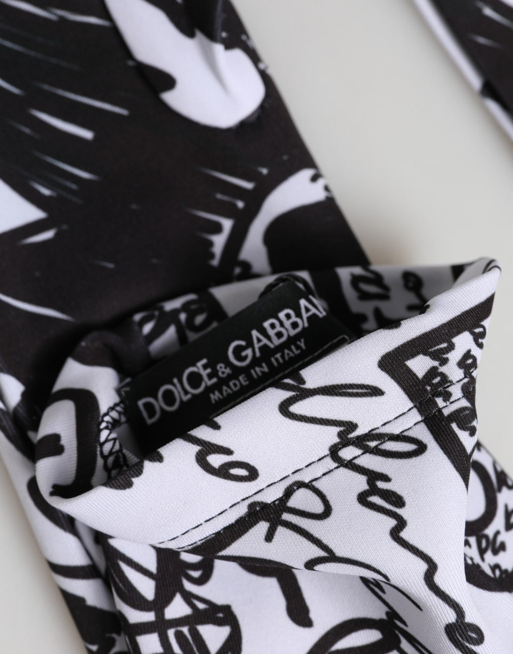 Dolce & Gabbana Black Gloves for Women detail view