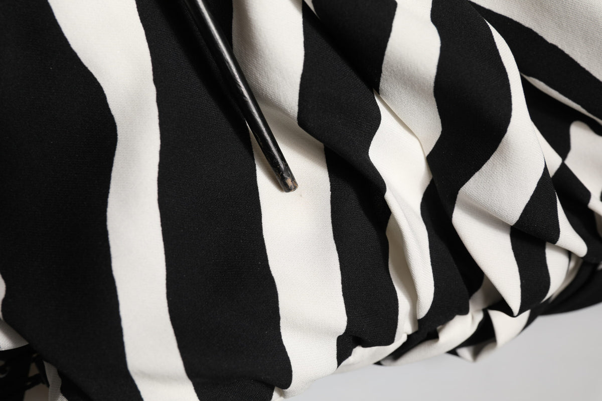 Dolce & Gabbana Schwarz-Weiß Zebra Seiden-Etui-Minikleid