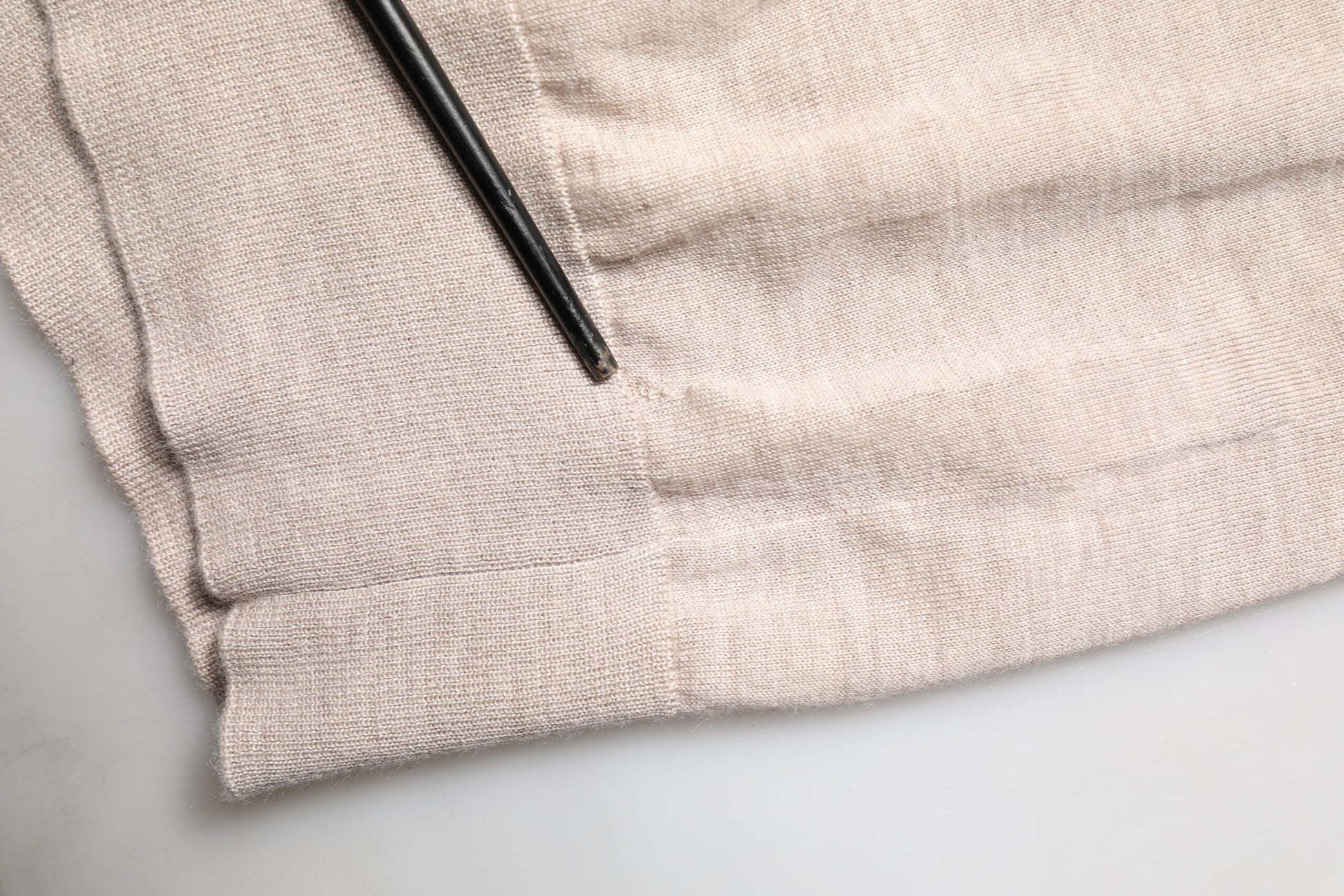 Pull polo en cachemire beige avec col Dolce & Gabbana